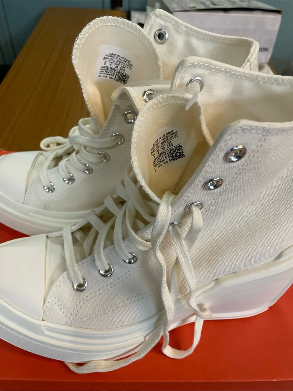 Converse Canvas High-Top Deluxe Platform Sneakers - Cream White NWB SZ8 Women’s